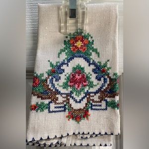 Vintage Hand Stitched Linen Fingertip Towel